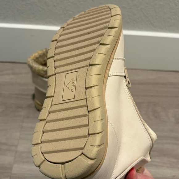 Cliffs By White Mountain NWT Cream Lace Up Boots - Picture 5 of 7